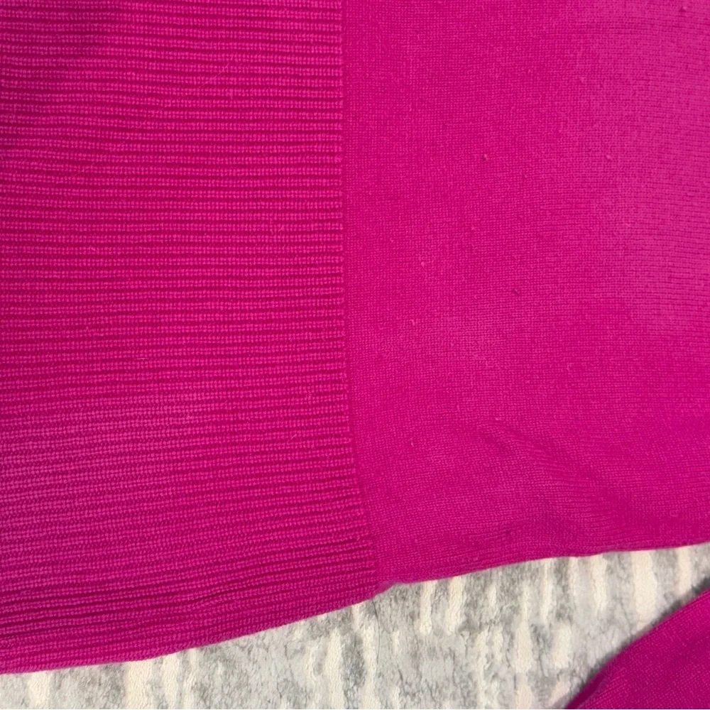 Athleta Wool Cashmere Aspen Turtleneck Sweater in electric fuschia, sz M, GUC